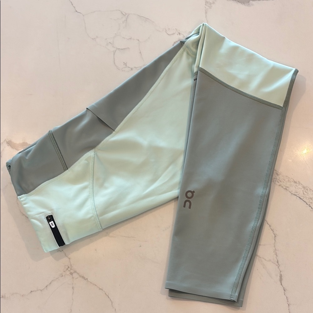 On Cloud 7/8 Run On Clouds Performance Tights